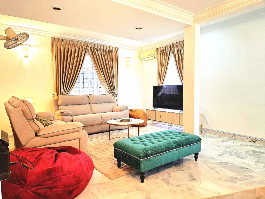 RH Elderly Care Centre TV lounge with recliner sofa and flat screen