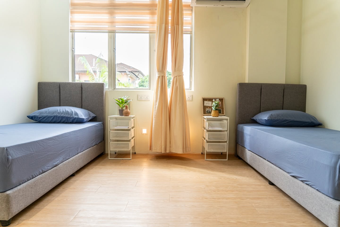 Double room at Sanctuary of Grace - two single beds, wood-look flooring, natural light