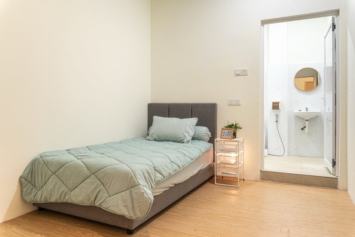 Single room at Sanctuary of Grace with en-suite bathroom