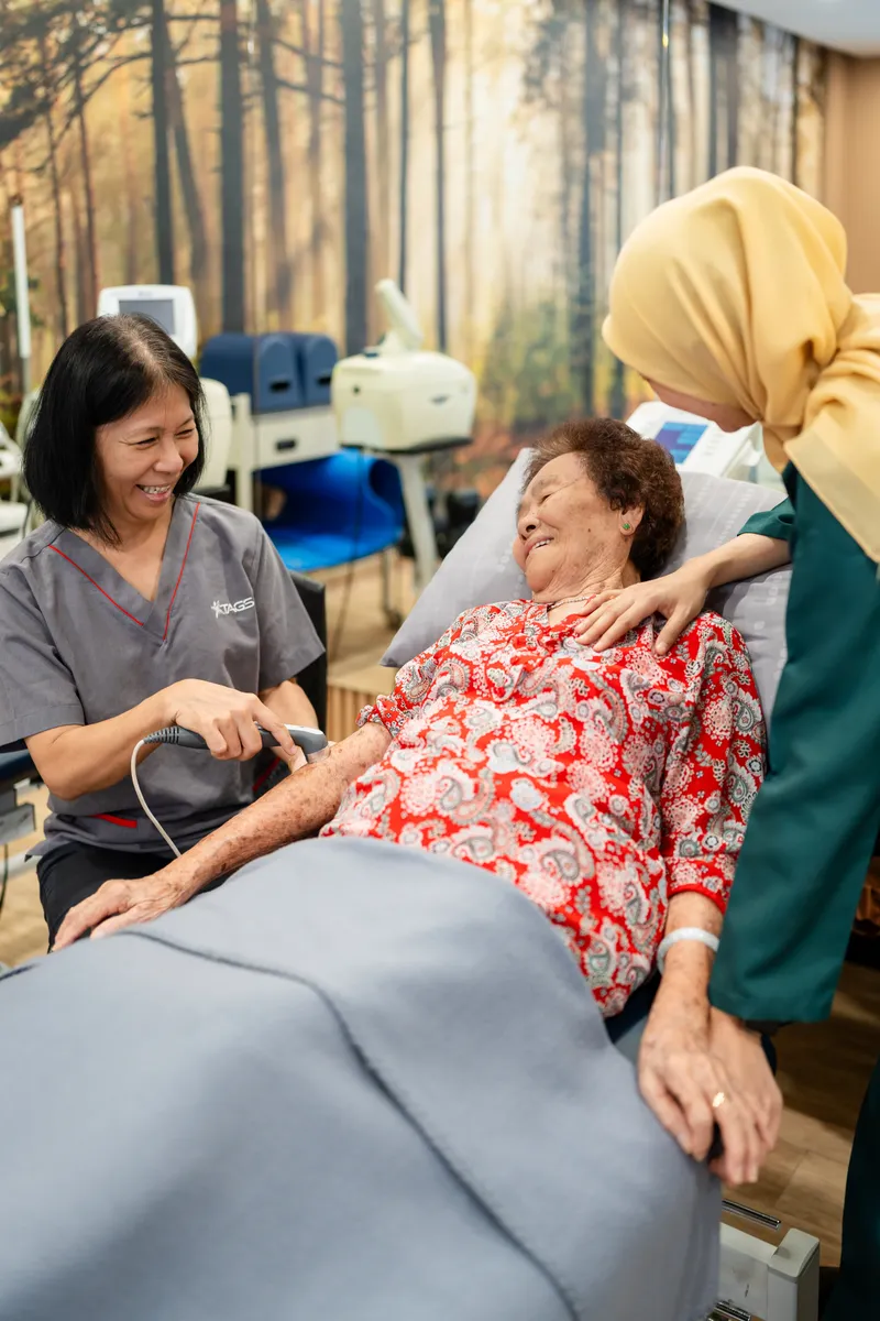 Pacific Senior Living Klang - in-house physiotherapy session